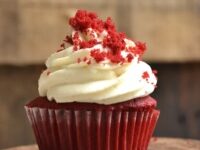 Why Bite-Sized Desserts Often Outperform Full Cakes at Events