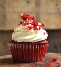 Why Bite-Sized Desserts Often Outperform Full Cakes at Events